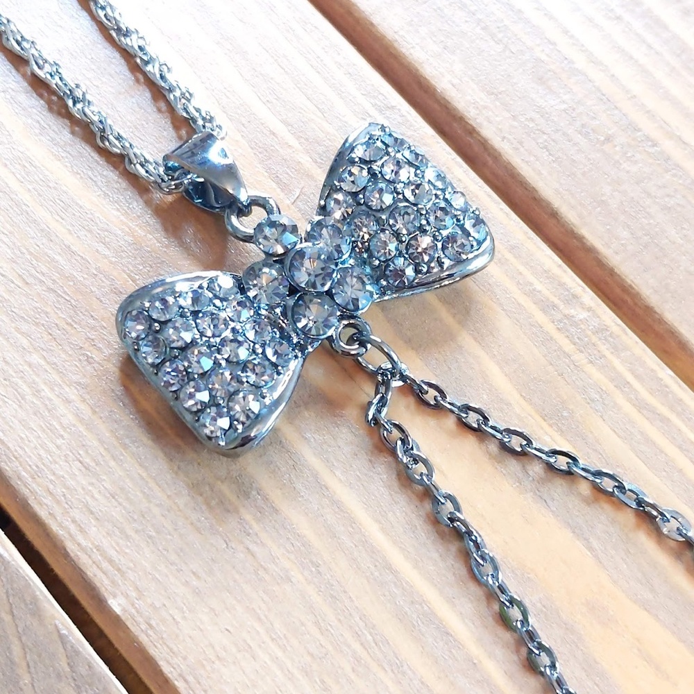 Silver Rhinestone Ribbon Bow Necklace - Picture 3 of 6